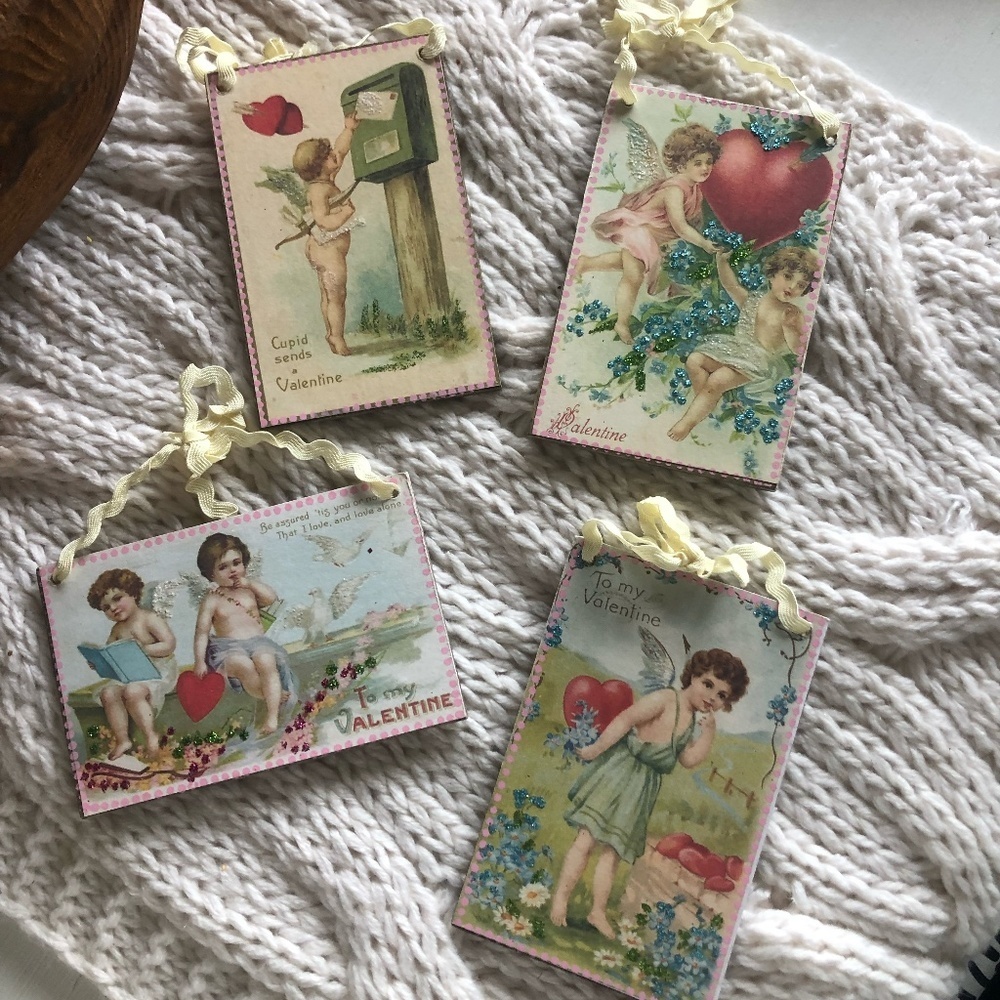 COPY - PRIMITIVE WOODEN SET OF 4 WOODEN CUPID VALENTINE HANGING POSTCARDS